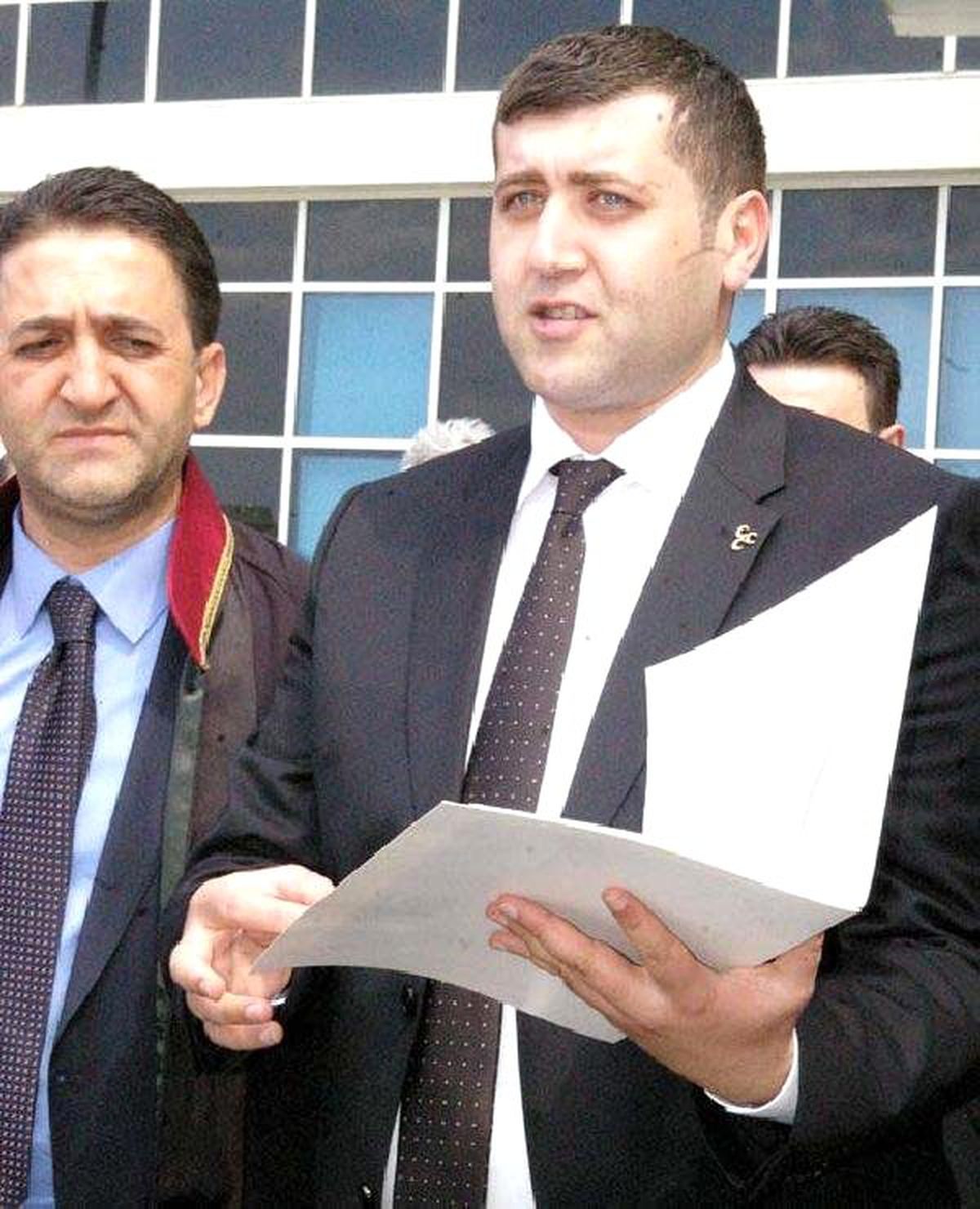 Kayseri\'de AK Parti ile MHP İl Başkanları Arasındaki \'Dantelli Kefen\' Davası Başladı