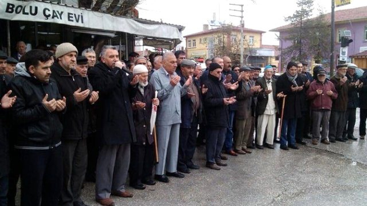 Kırka\'da Umre\'ye Giden Vatandaşlar Dualarla Uğurlandı