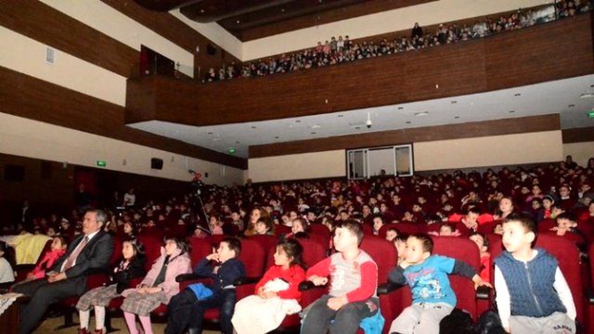 Kütahya\'da \'Doğa Hepimizin\' İsimli Tiyatro Gösterimi