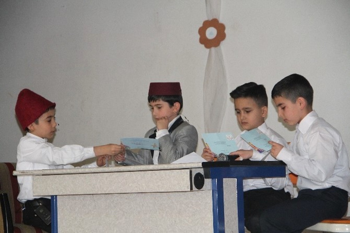 Mehmet Akif Ersoy\'un Hayatını Minikler Canlandırdı