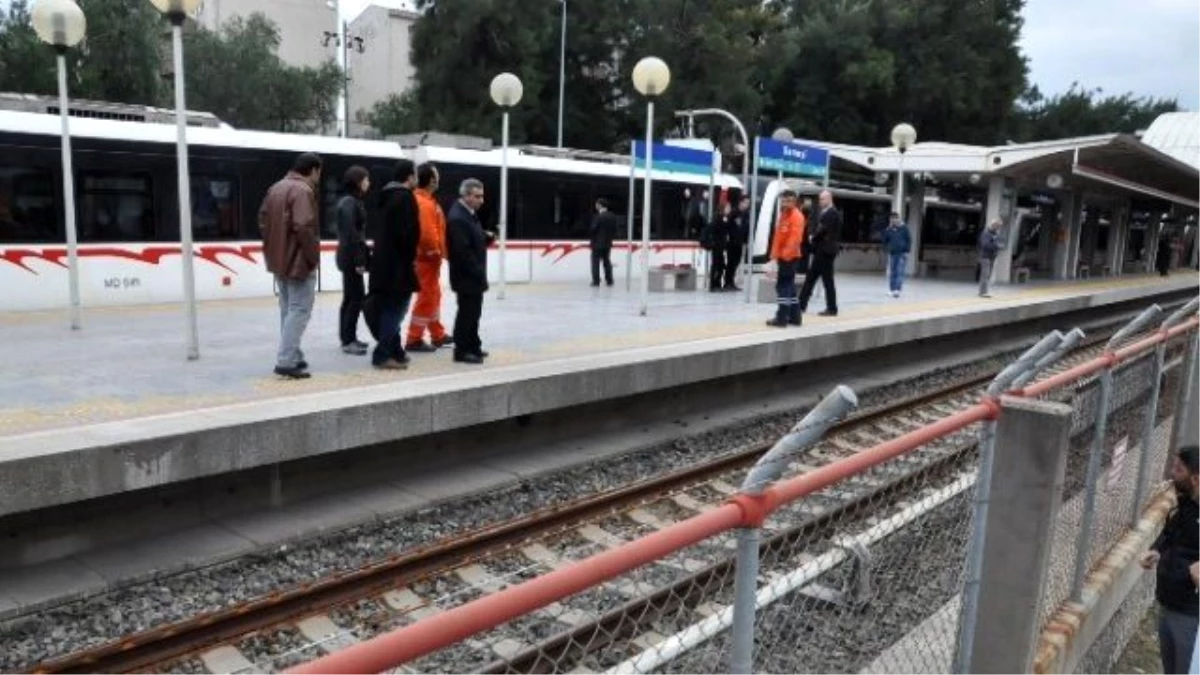 Metronun Önüne Atlayarak İntihara Kalkıştı