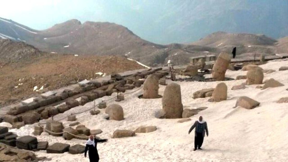 Nemrut Dağı Turistleri Bekliyor