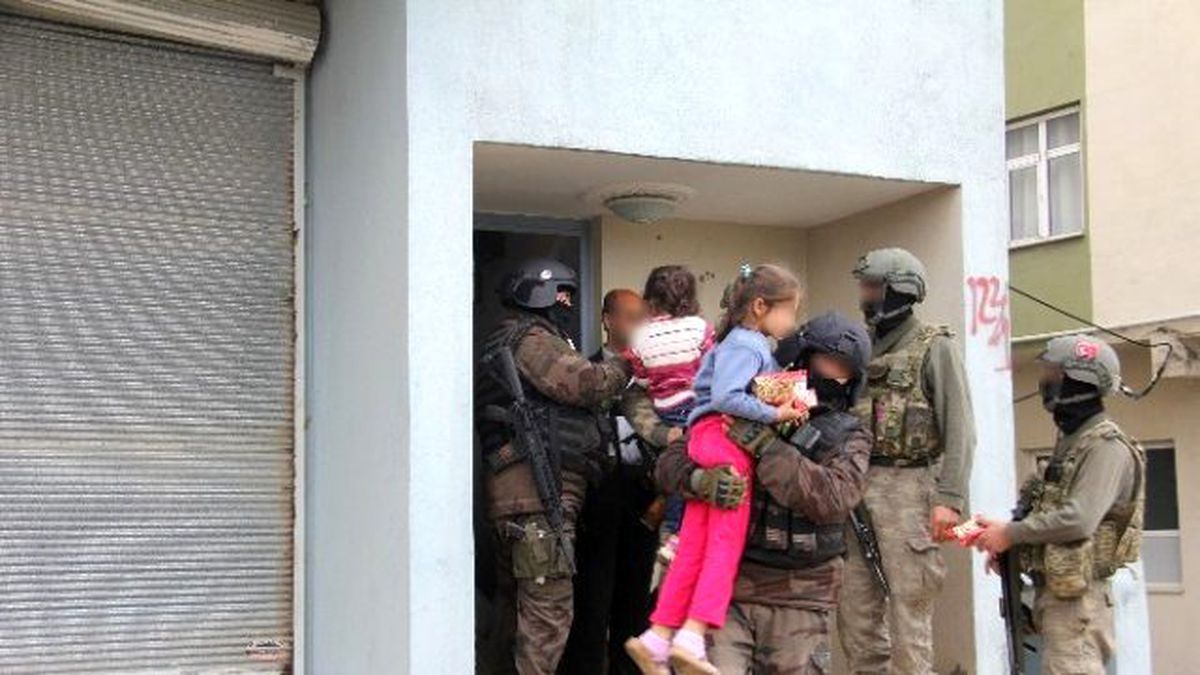 Nusaybin\'de 5 Kişilik Bir Aile Güvenli Bölgeye Tahliye Edildi