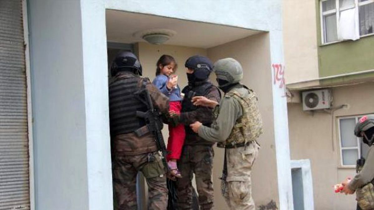 Nusaybin\'de Operasyon Bölgesindeki 5 Kişilik Aile Tahliye Edildi