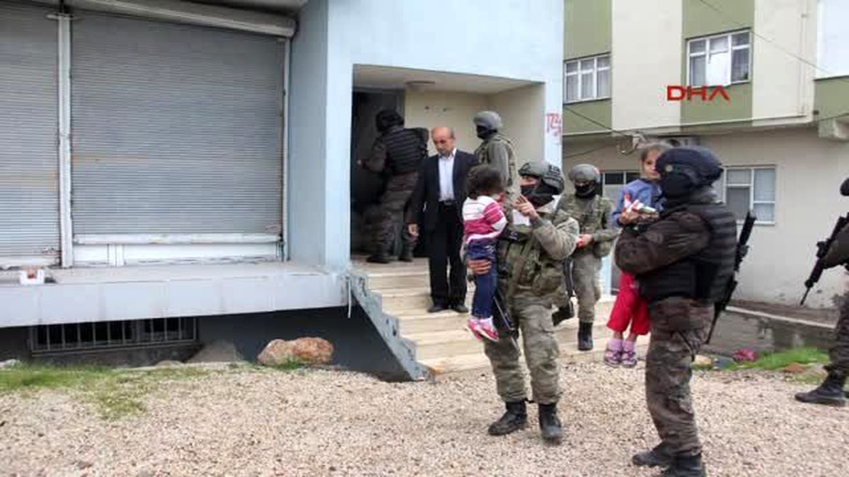 Nusaybin\'de Operasyon Bölgesindeki 5 Kişilik Aile Tahliye Edildi