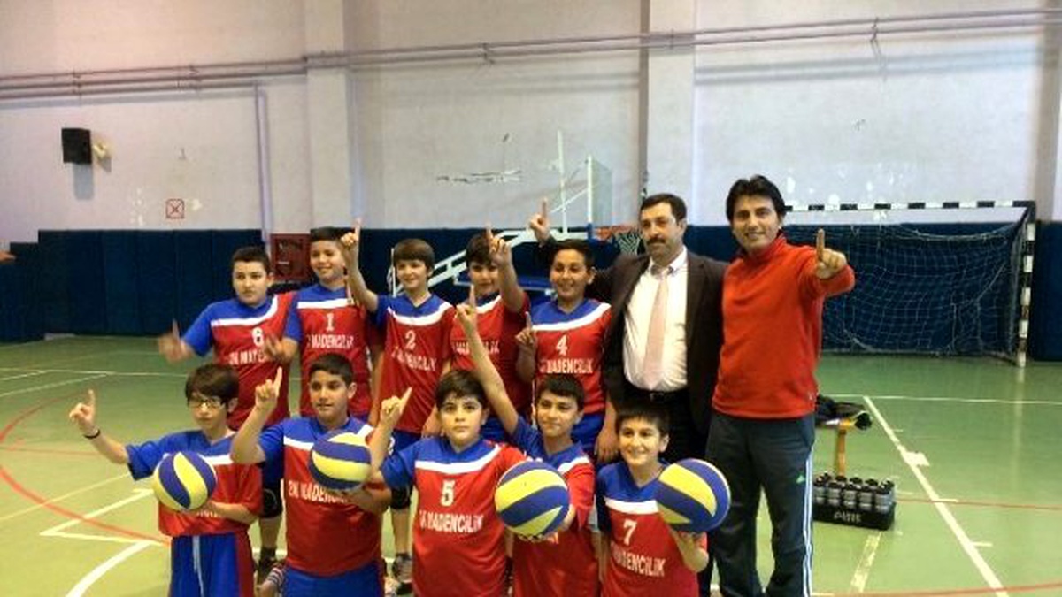Okullararası Küçük Erkekler Voleybol Ligi Tamamlandı