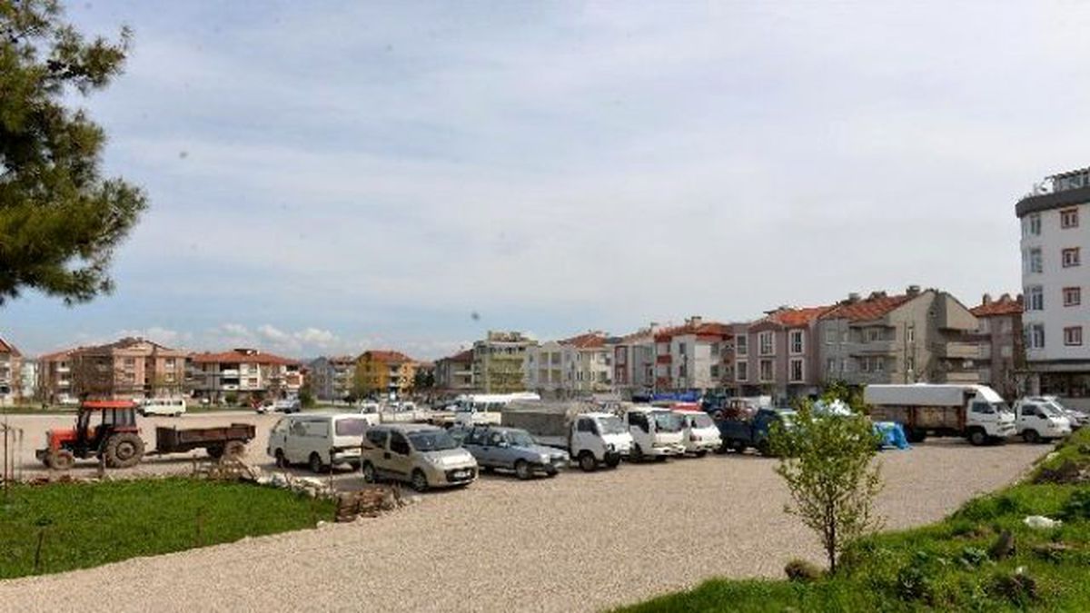 Pazar Yerinin Otopark Sorunu Çözüldü