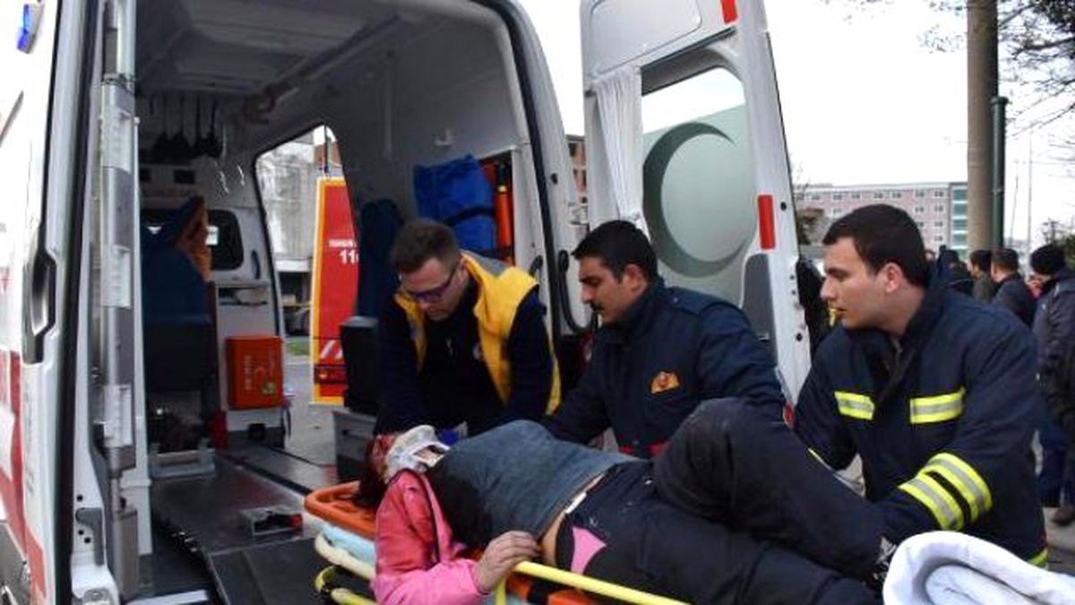 Polisten Kaçarken Kaza Yapan Otomobilde 2 Kişi Yaralandı