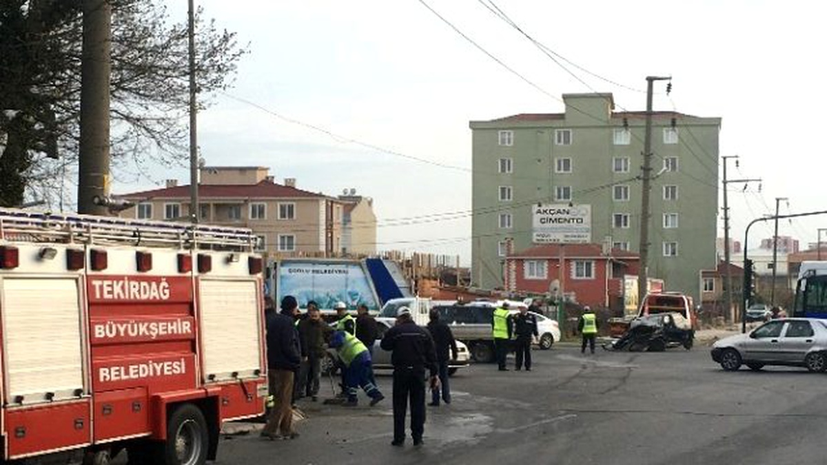 Polisten Kaçarken Kaza Yaptı: 2 Yaralı