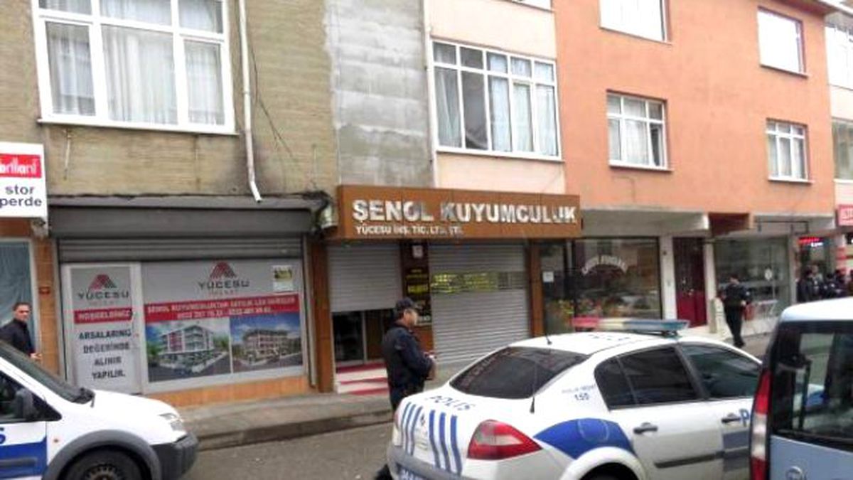 Sancaktepe\'de 4 Kişi Girdikleri Kuyumcuyu Soydu