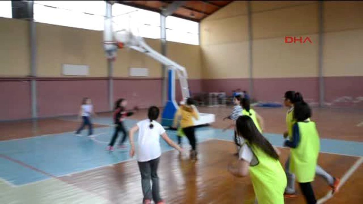 Sandıklı\'da Basketbol Kursuna İlgi