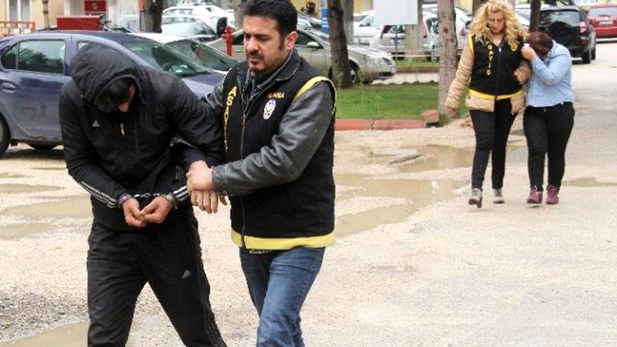 Sevgilisine Akaryakıt Karşılığı Fuhuş Yaptırmaktan Yakalandı