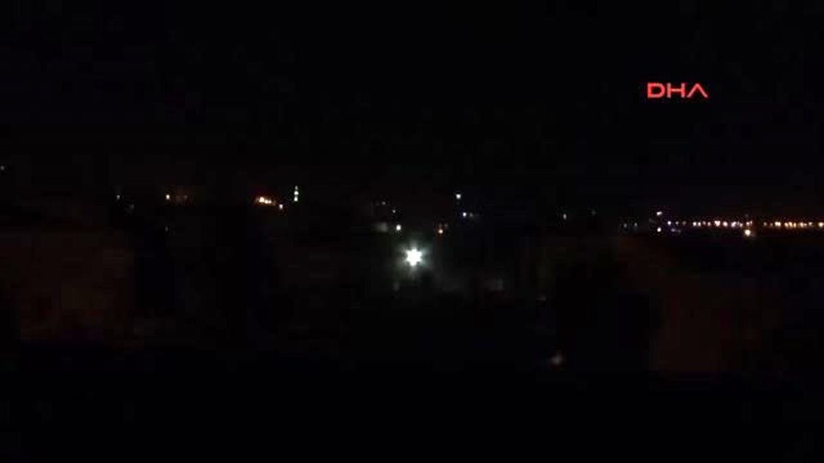 Sokağa Çıkma Yasağının Sürdüğü Nusaybin'de Barikatlara Top Atışları Yapılıyor