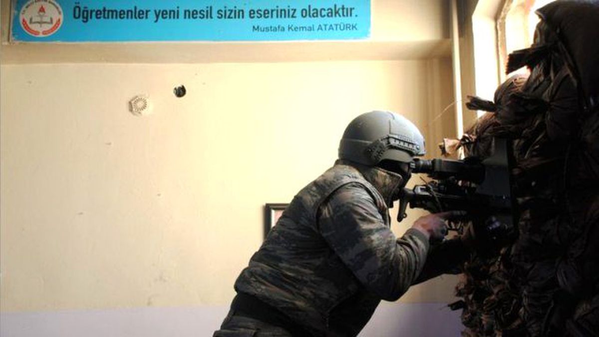 Sur'da Kurşunun Askerin Başını Teğet Geçtiği Anlar Kamerada