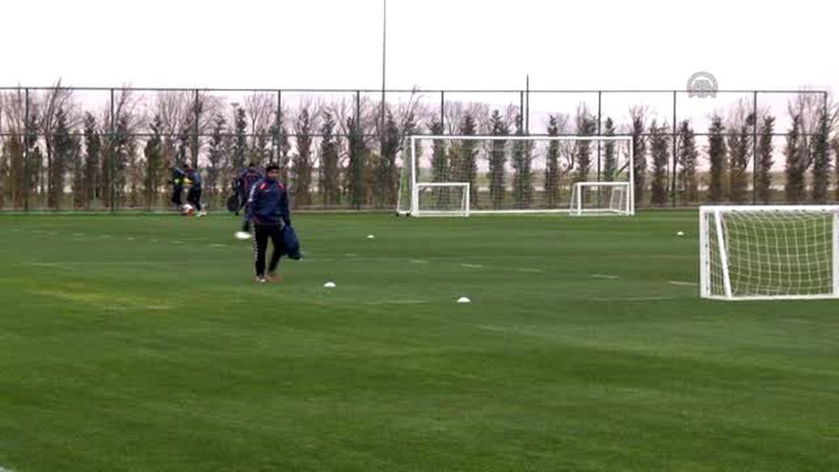 Torku Konyasporlu Futbolcular Antrenmana Siyah Tişörtle Çıktı