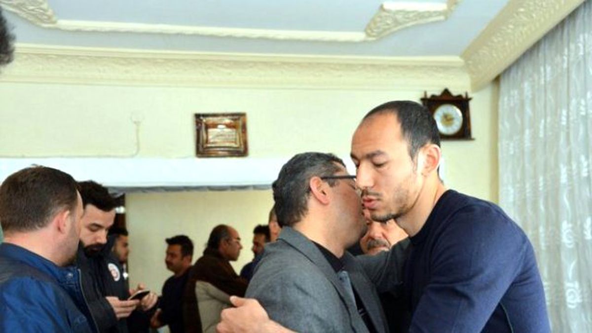 Umut Bulut, Babaevinde Taziyeleri Kabul Etti