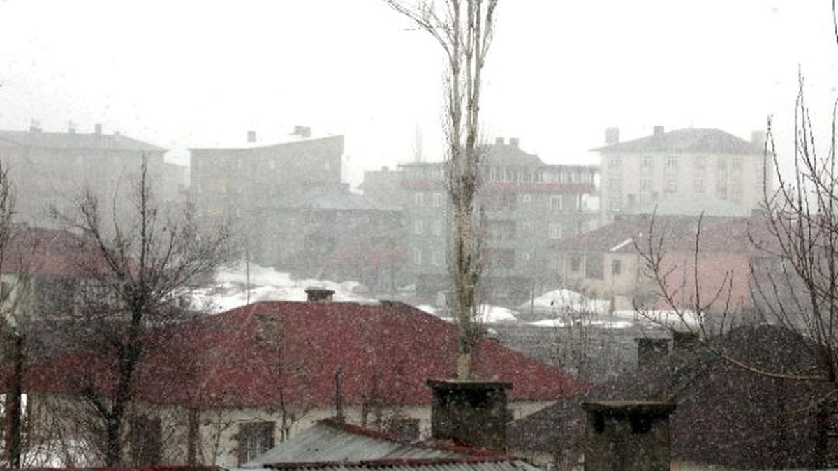 Yüksekova\'da Kar Yağışı