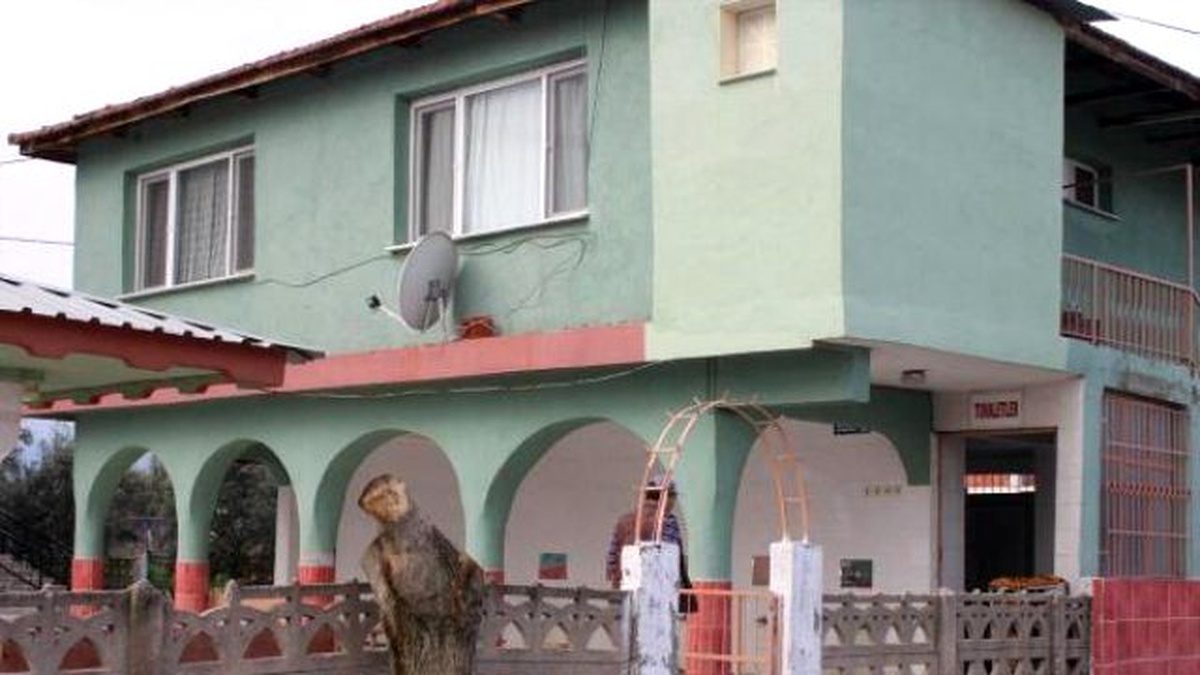 2 Günlük Kız Bebek Cami Avlusuna Bırakıldı
