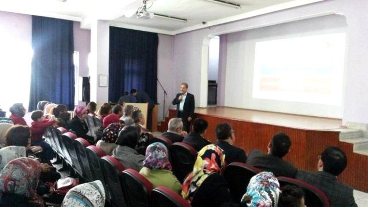 Akşehir\'de Aile Eğitimi Alan 30 Kadına Sertifika