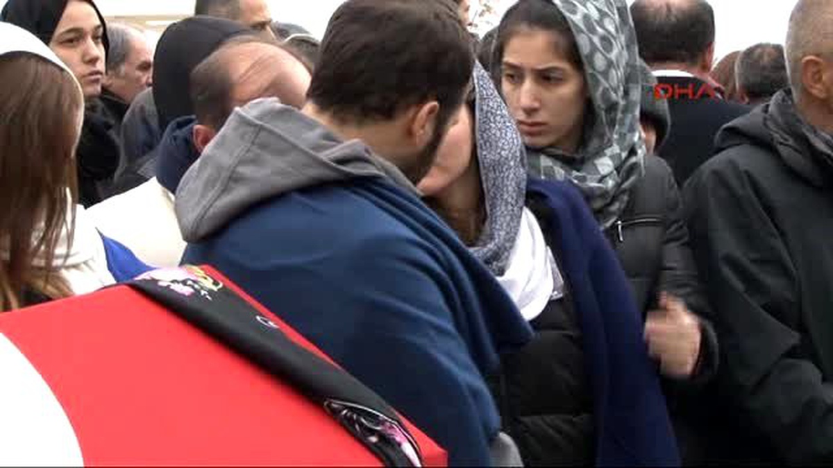 Ankara\'daki Patlamada Hayatını Kaybeden Ferah Önder Son Yolculuğuna Uğurlanıyor