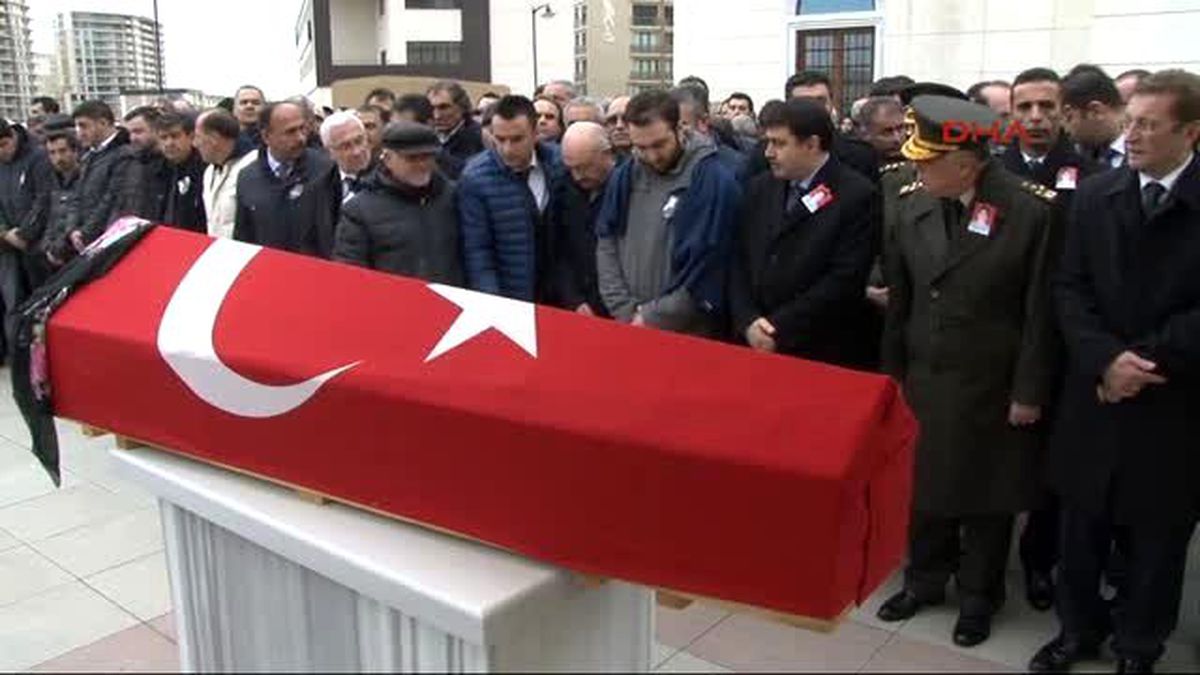Ankara\'daki Patlamada Hayatını Kaybeden Ferah Önder Toprağa Verildi