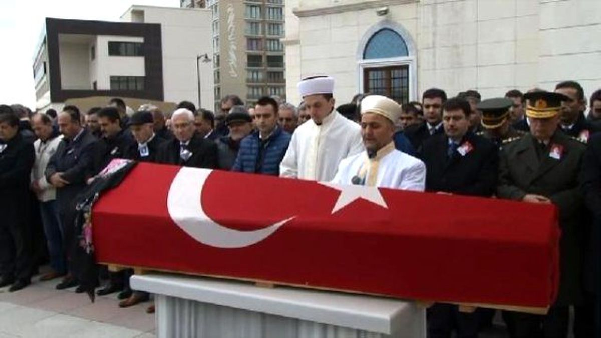 Ankara\'daki Patlamada Hayatını Kaybeden Ferah Önder Son Yolculuğuna Uğurlandı