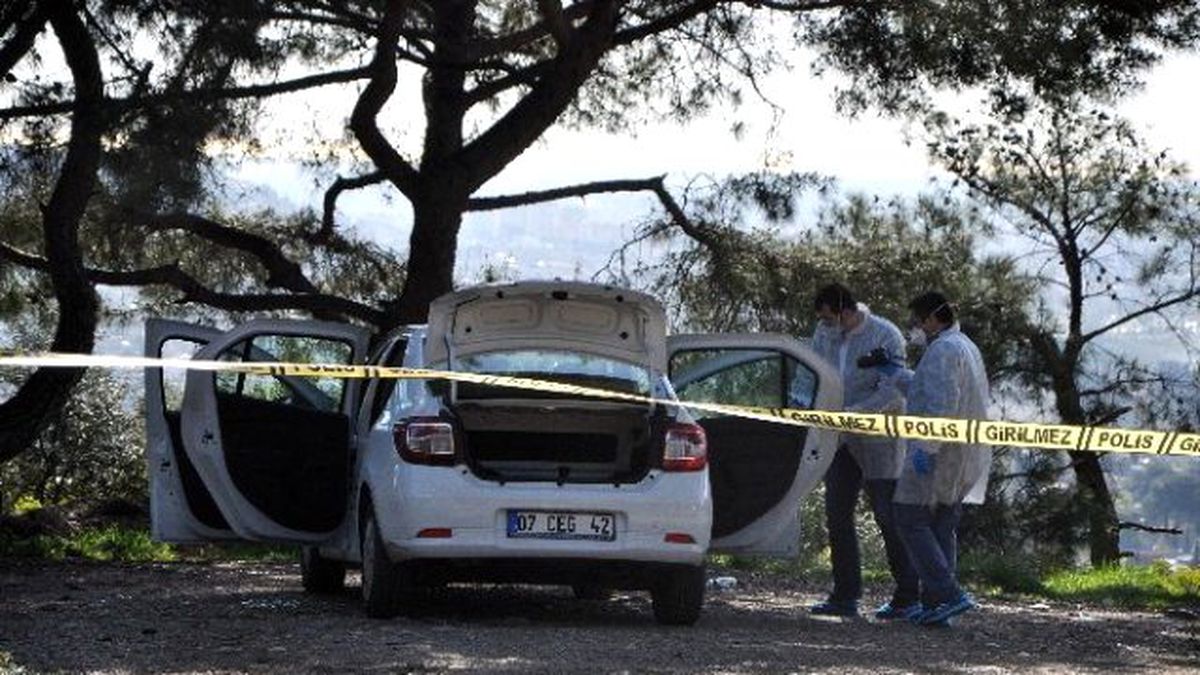 Antalya\'da Hal Komisyoncusu Aracında İntihar Etti