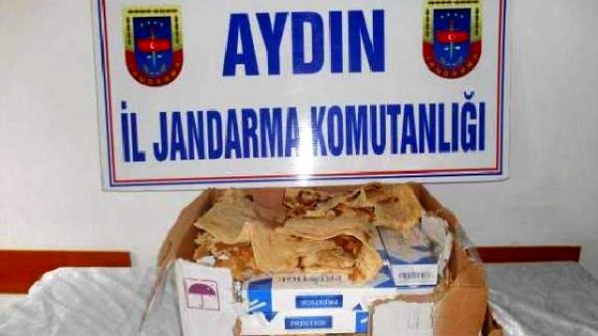 Aydın\'da Lavaş Ekmek Arasında Kaçak Sigara