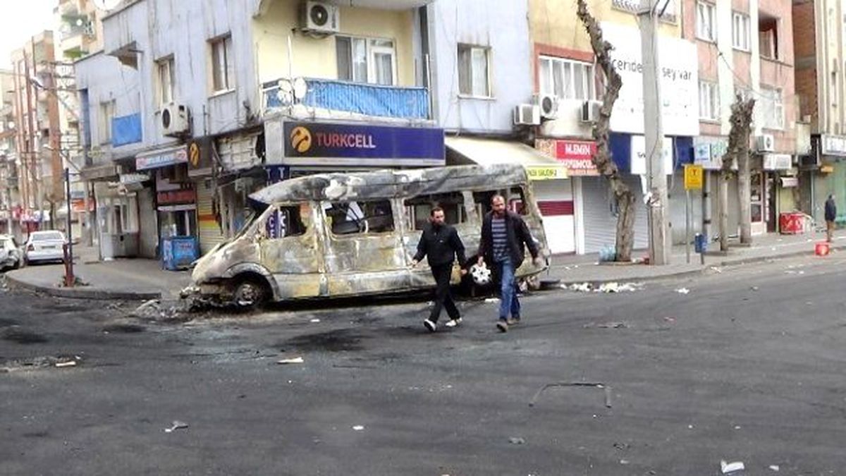 Bağlar\'da Hem Çatışma Hem de Göç Sürüyor