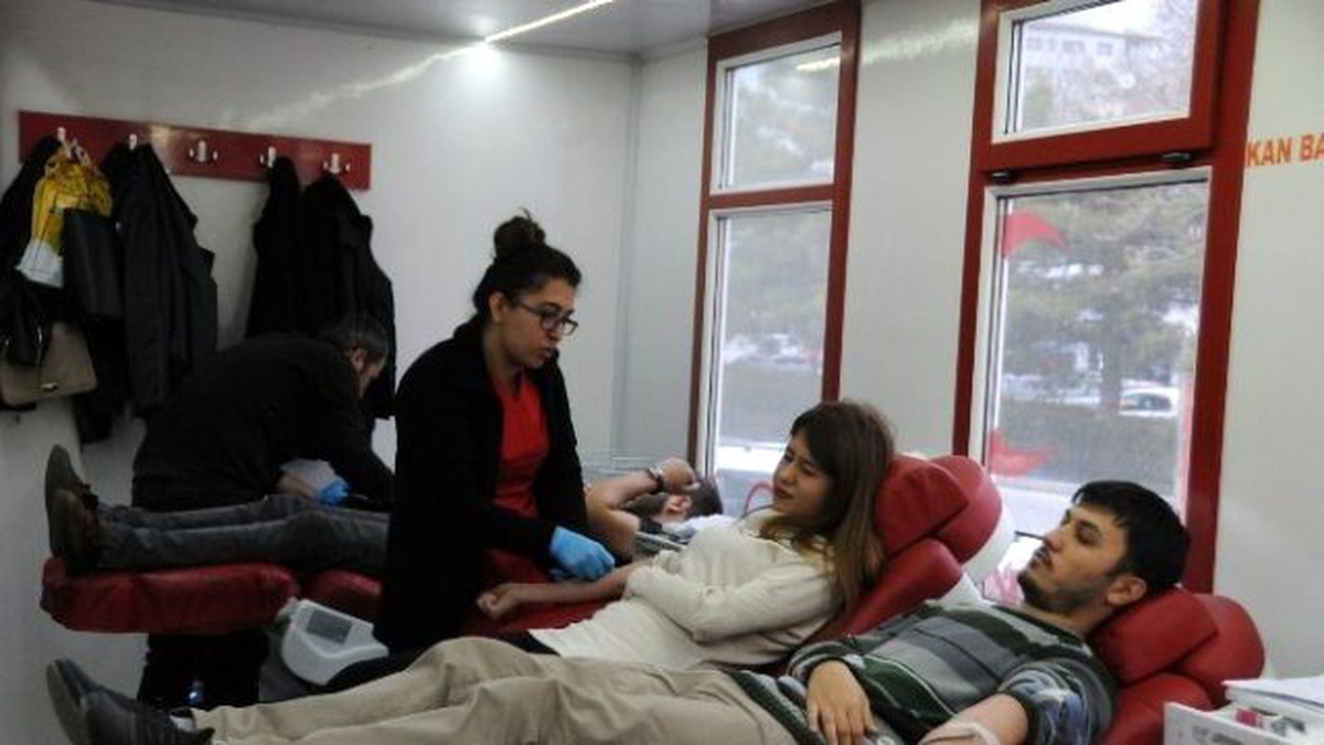 Başkan Akdoğan\'ın \'Kan Bağışı\' Çağrısına Gençlerden Destek Geldi
