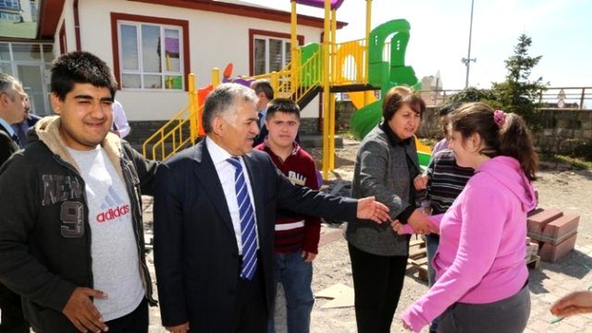 Başkanı Memduh Büyükkılıç Zihinsel Yetersiz Çocukları Yetiştirme ve Koruma Vakfını Ziyaret Etti