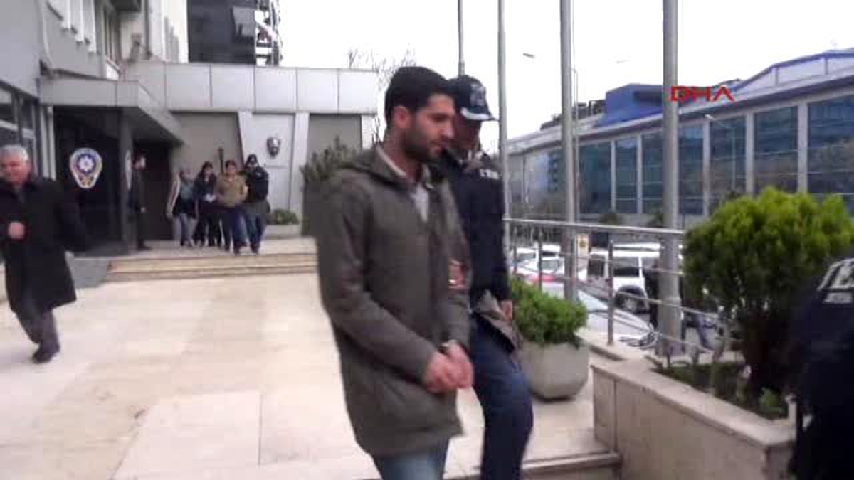 Bursa\'da Gözaltına Alınan Öğrenciler Adliyeye Çıkartıldı