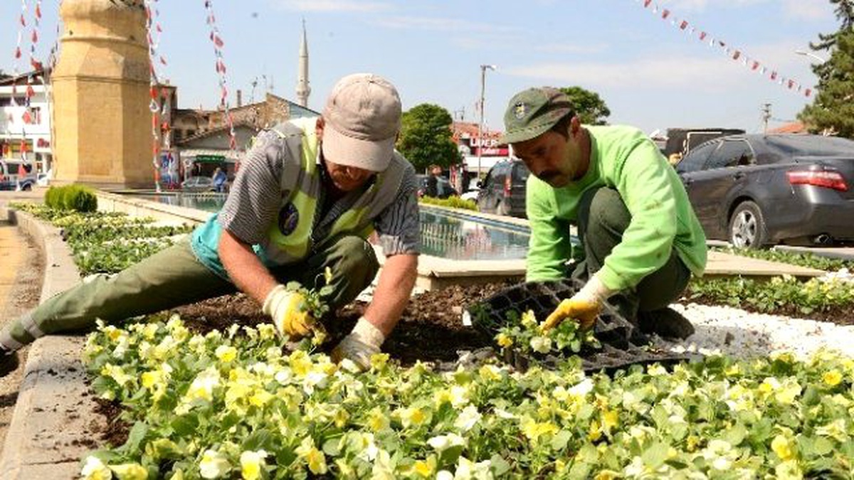 Çorum Belediyesi Parkları Bahara Hazırlıyor