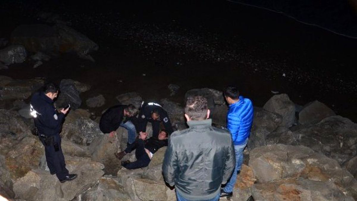 Dengesini Kaybeden Genç Kayalıklara Düştü