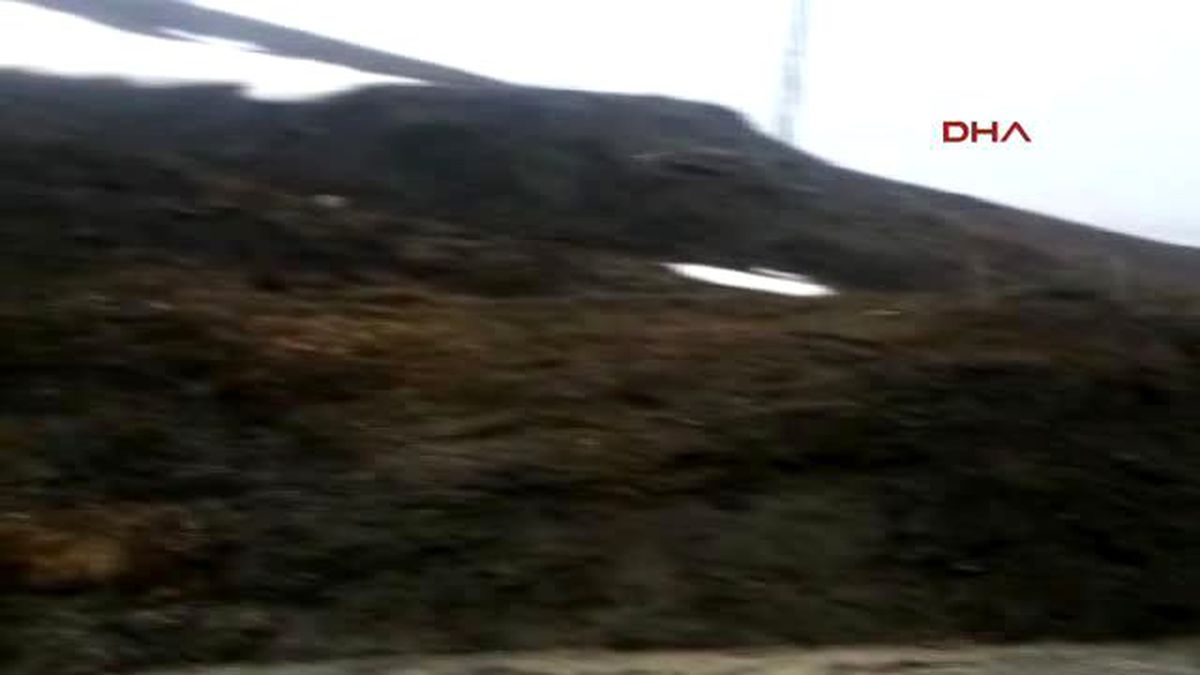Durankaya Beldesi\'nde Heyelan Yolu Kapattı