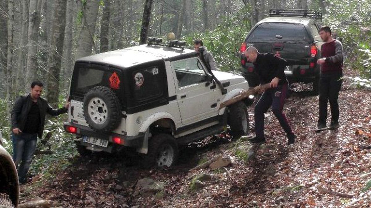Düzceli Offroadcular Zorlu Etaplarda Jeeplerini Denediler