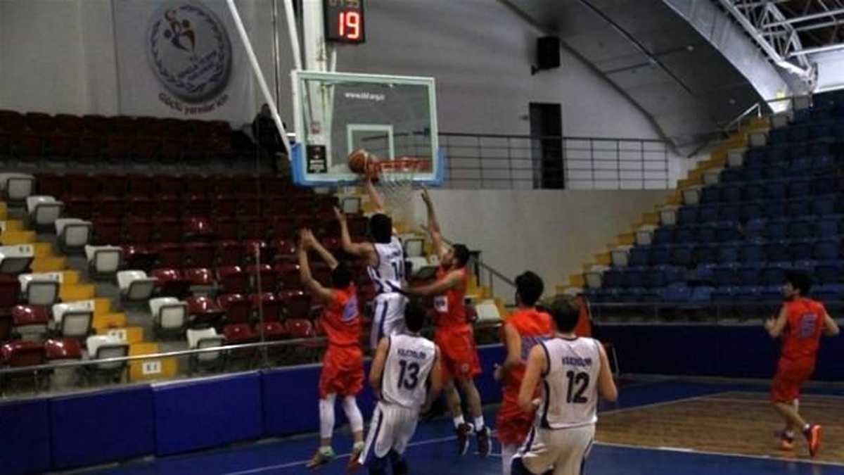 Genç Erkekler Basketbol Bölge Şampiyonası Mersin\'de Yapılıyor
