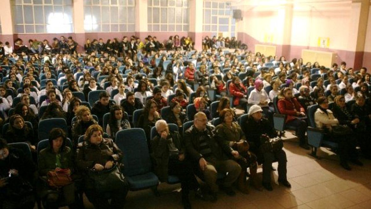 Geri Dönüştür Dünyayı Değiştir" Projesi Liselerde