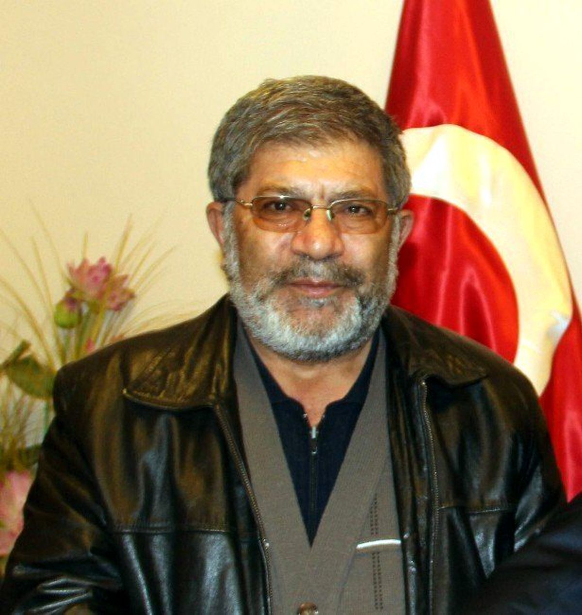 Gurçetçiden Külliyeye Destek