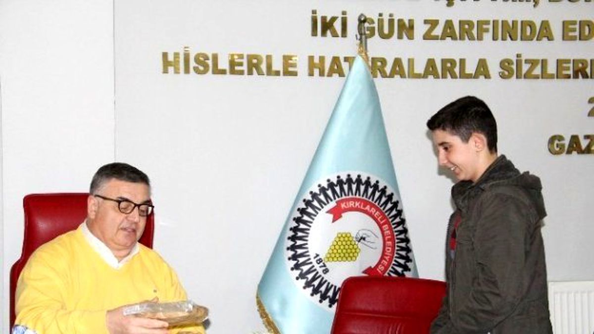 Harçlıklarıyla Başkana Kahve Aldılar