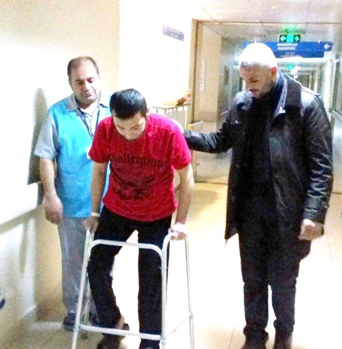 Hastane Personeli Yaralı Türkmen Savaşçıya Protez Bacak Aldı