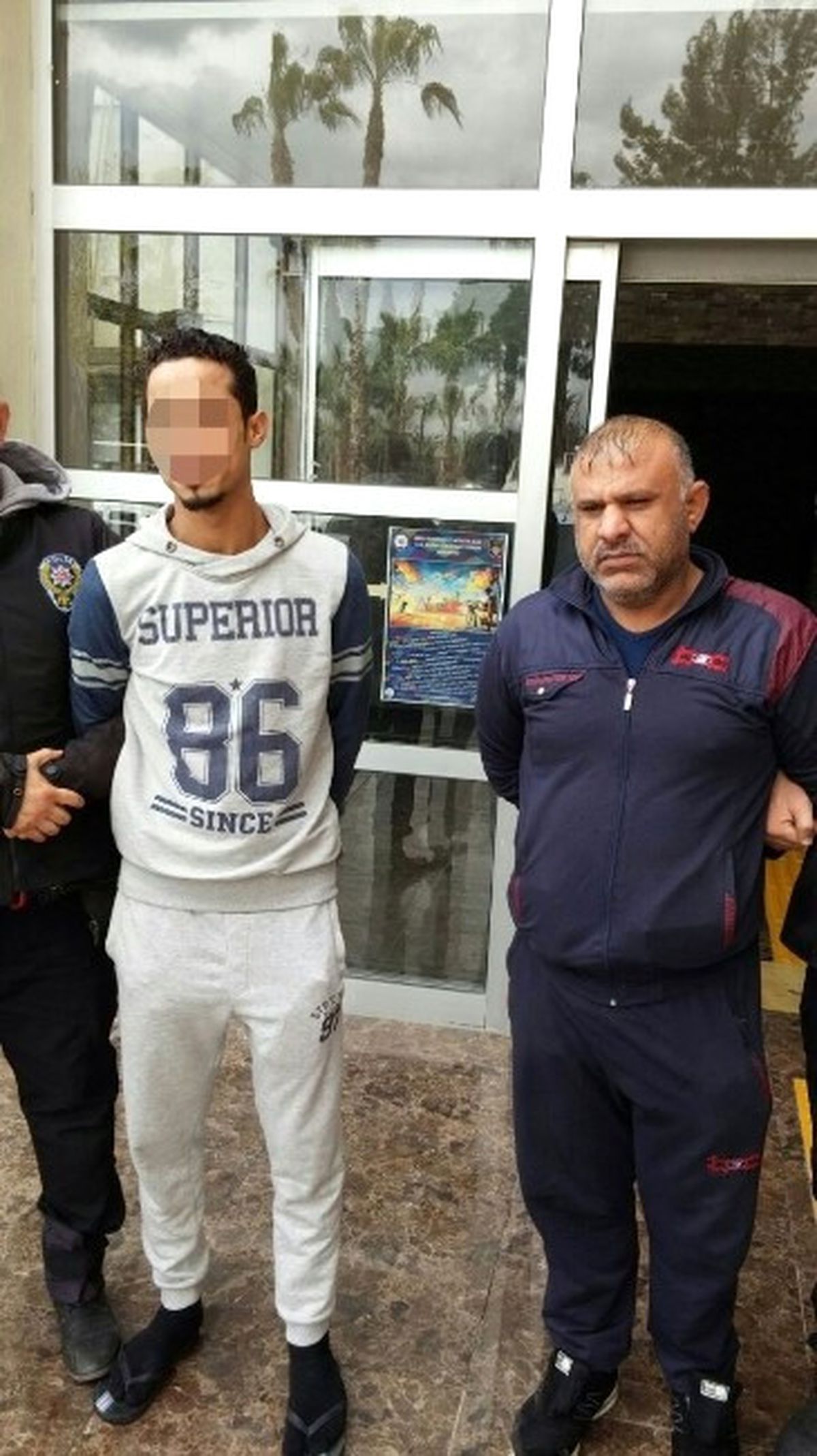 İkisi Oyaladı Biri Çaldı