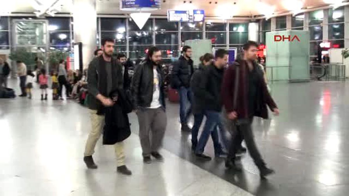 25 Yıldır Türkiye'de Yaşayan İngiliz Akademisyen Sınır Dışı Edildi