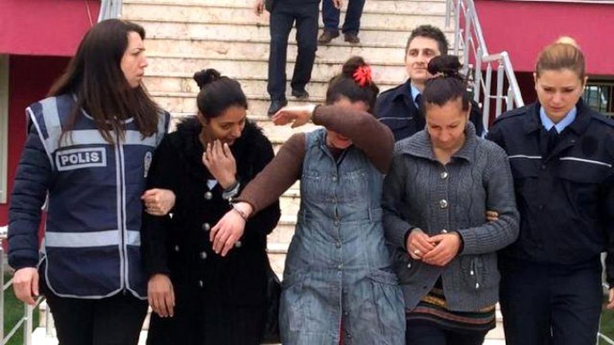Kapı Zillerine Basıp Evleri Kontrol Eden 3 Kadına Gözaltı
