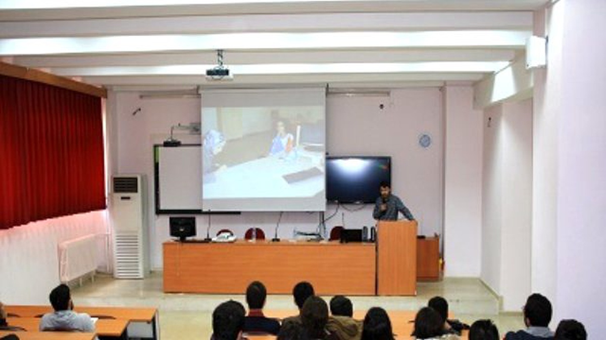 Kariyer Seminerleri Sürüyor