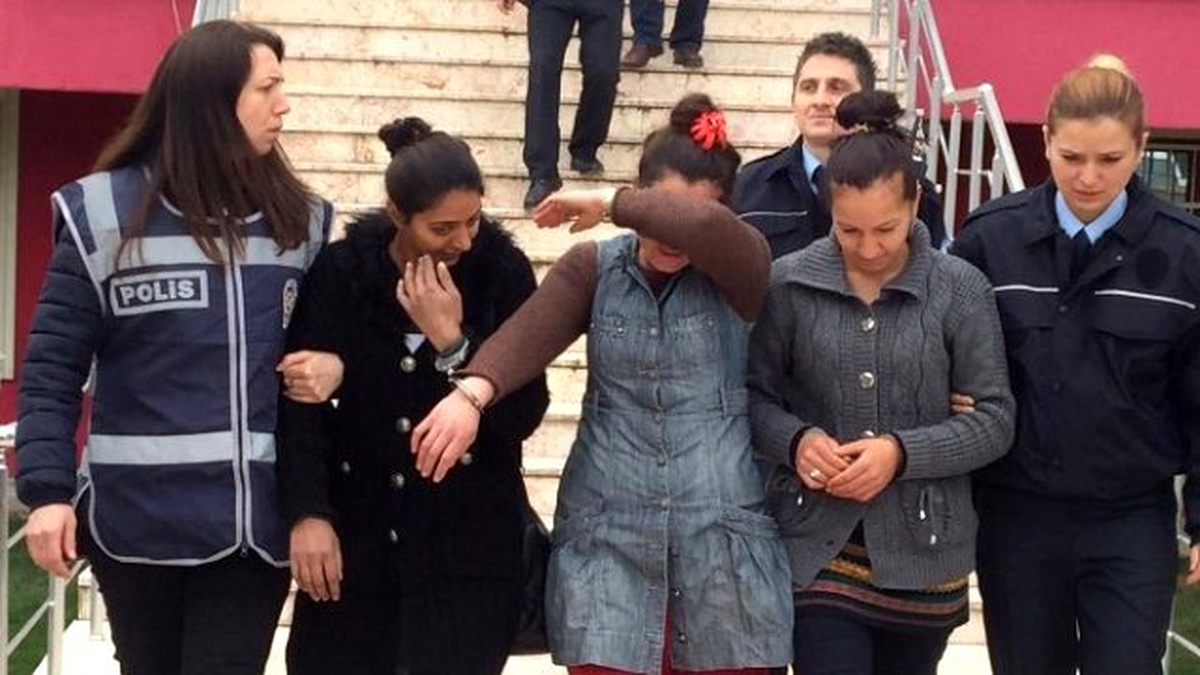 Kocaeli\'de Hırsızlık Yapan 3 Kadın Yakalandı