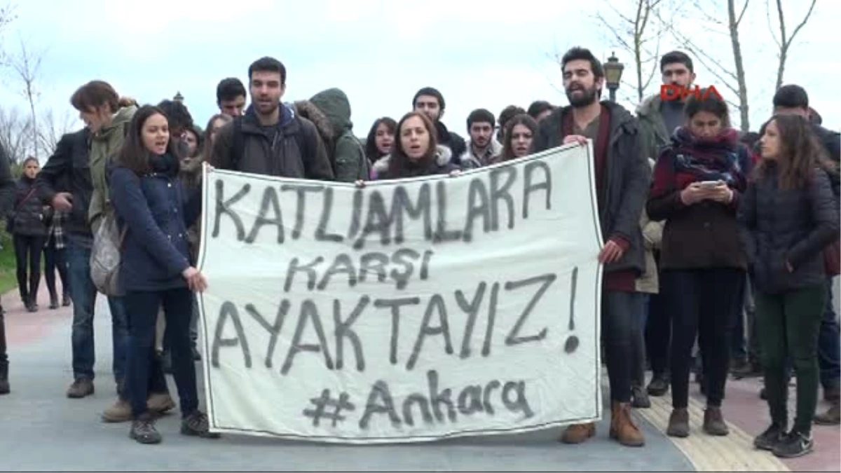 Kocaeli Üniversitesi\'nde Öğrenciler Terör Saldırısını Protesto Etti
