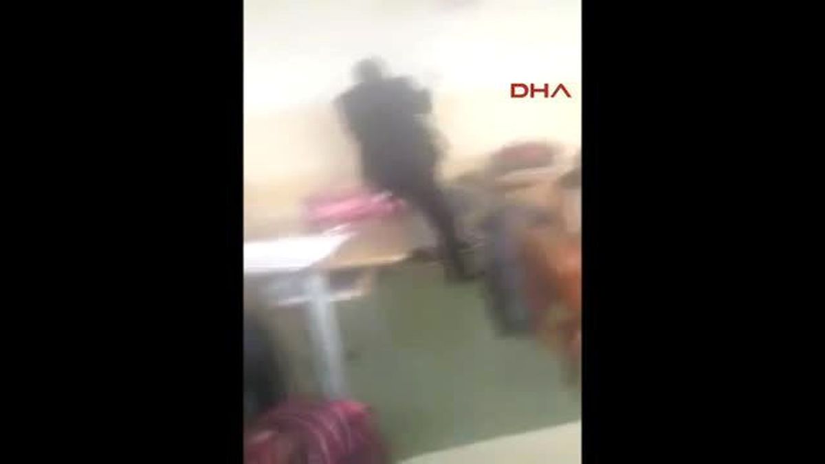Kosova\'da Tepki Çeken \'Öğrenciyi Darp\' Görüntüleri...