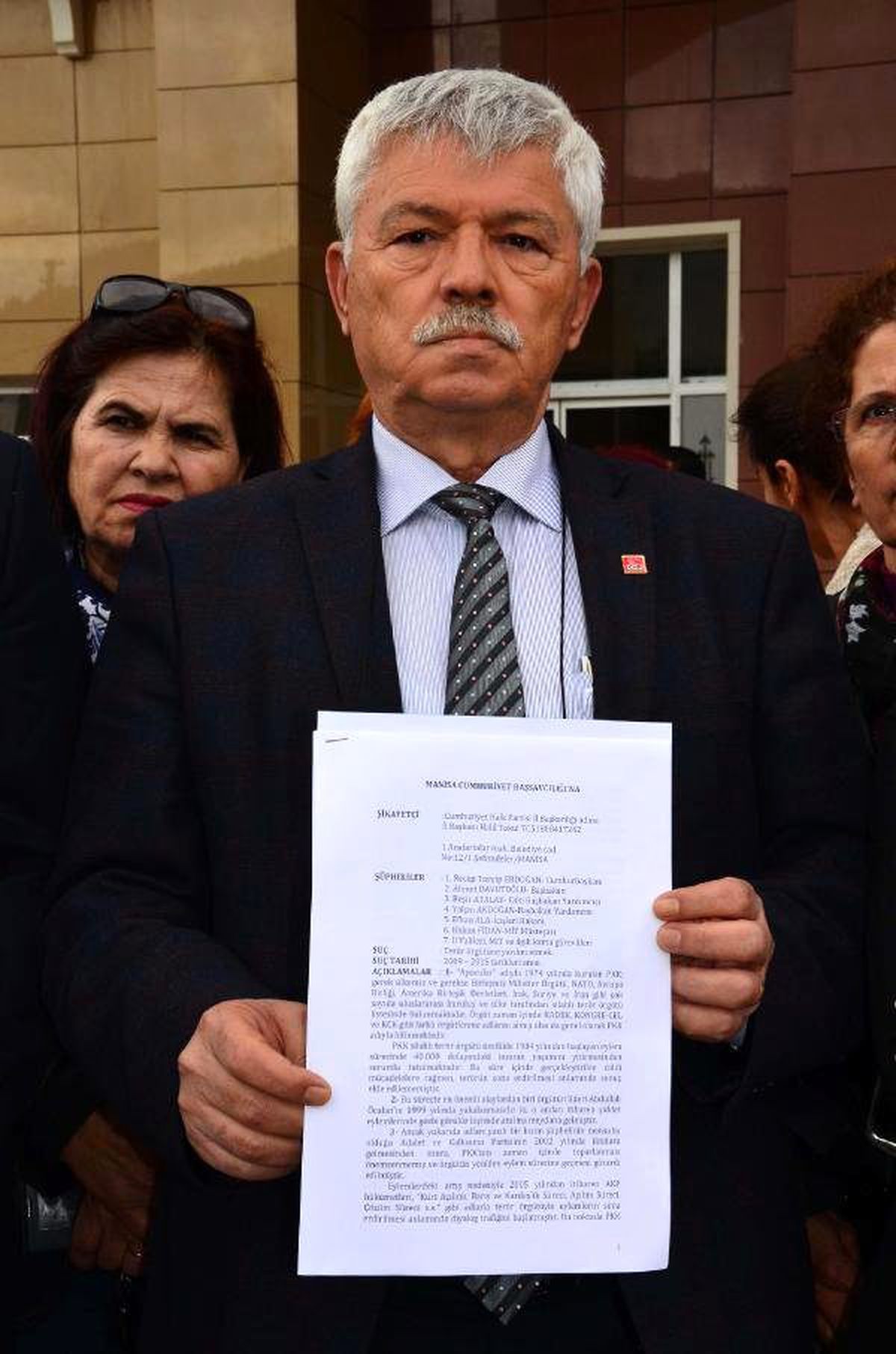 Manisa\'da CHP\'den Devlet Yöneticileri Hakkında Suç Duyurusu