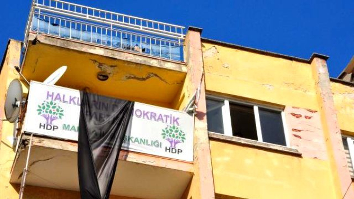 Manisa\'da Hdp Eş Başkanları ve 8 Kişi Gözaltına Alındı